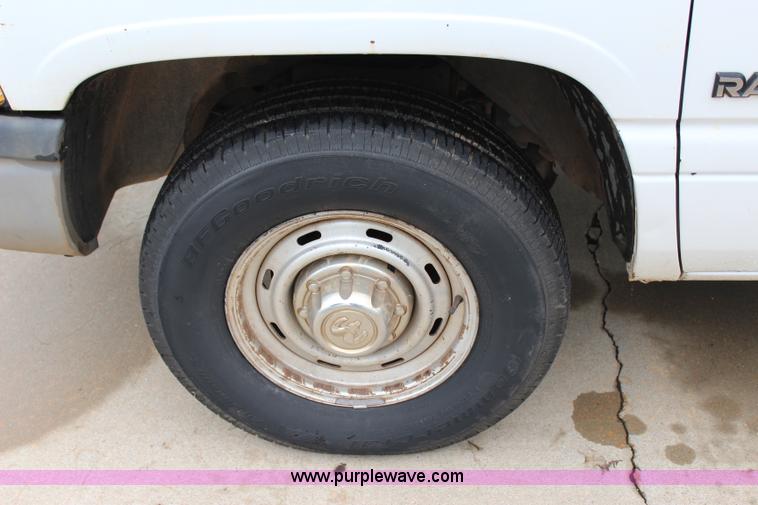 image for item I1609 1999 Dodge Ram 2500 pickup truck