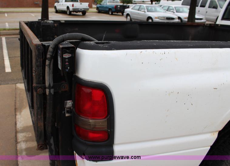 image for item I1609 1999 Dodge Ram 2500 pickup truck