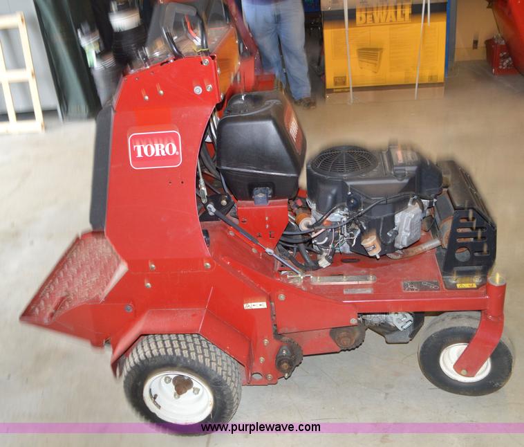 image for item I2761 Toro 23518 aerator