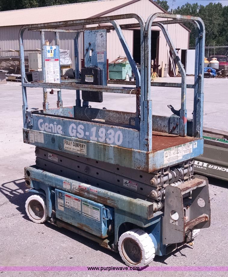 image for item I2806 Genie GS-1930 scissor lift