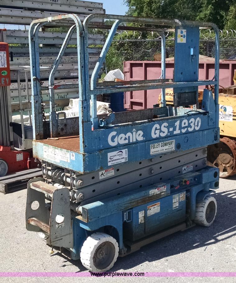 image for item I2806 Genie GS-1930 scissor lift