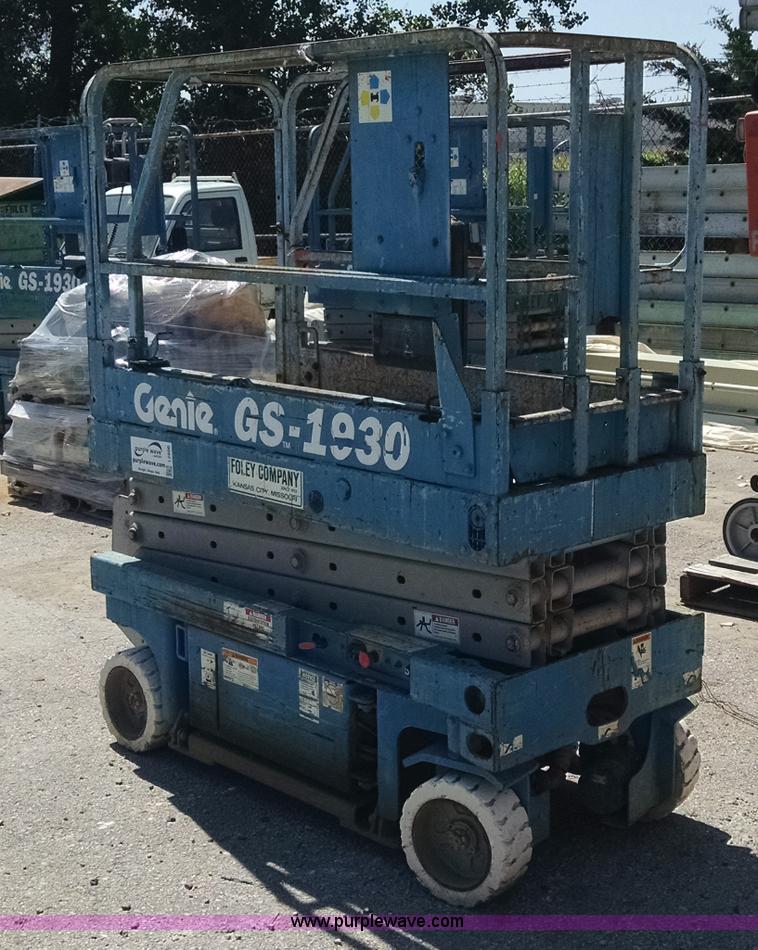 image for item I2806 Genie GS-1930 scissor lift