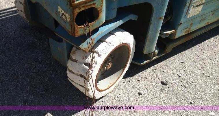 image for item I2806 Genie GS-1930 scissor lift