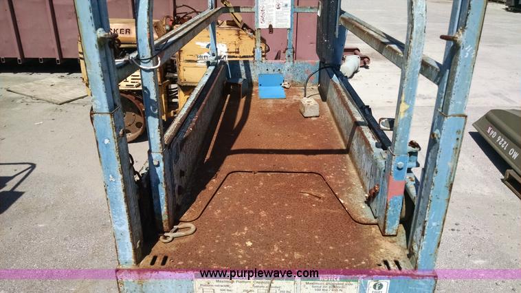 image for item I2806 Genie GS-1930 scissor lift