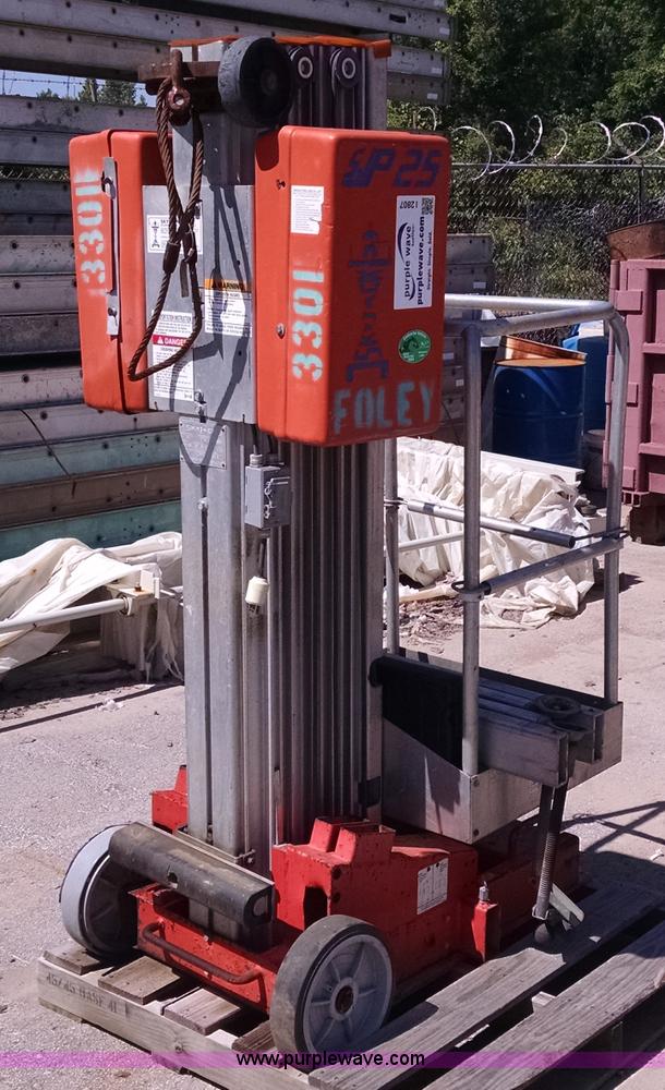 image for item I2807 Sky Jack SJP25 vertical lift