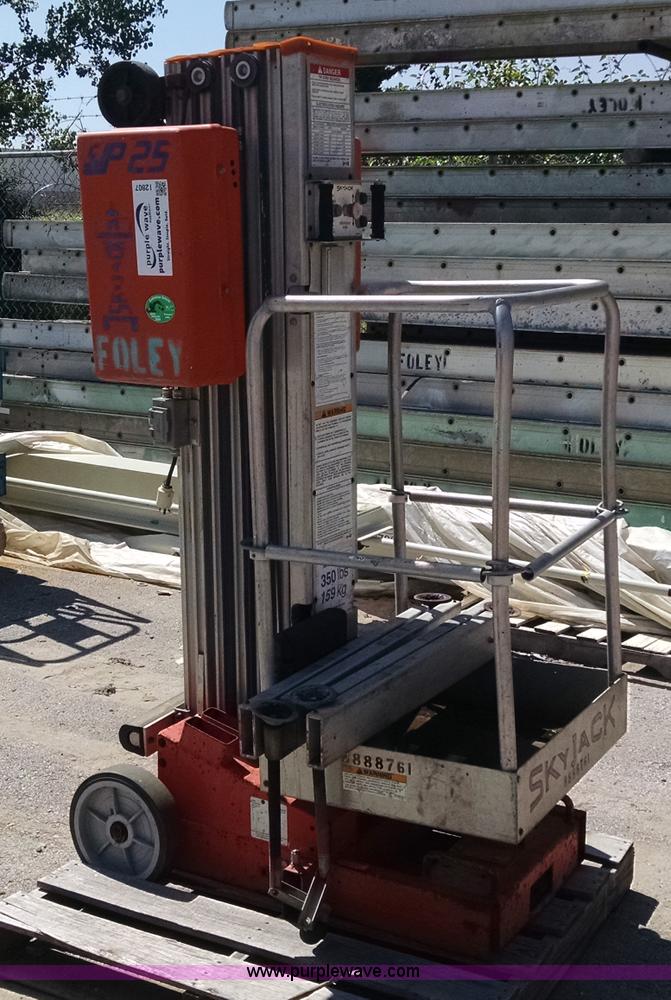 image for item I2807 Sky Jack SJP25 vertical lift