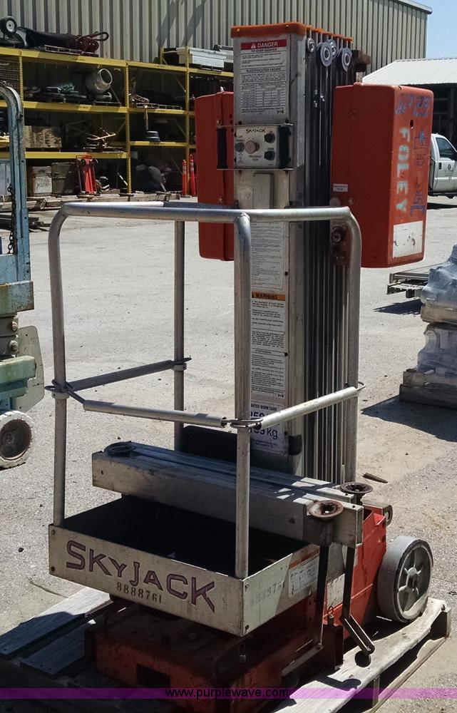 image for item I2807 Sky Jack SJP25 vertical lift
