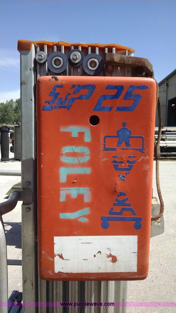 image for item I2807 Sky Jack SJP25 vertical lift