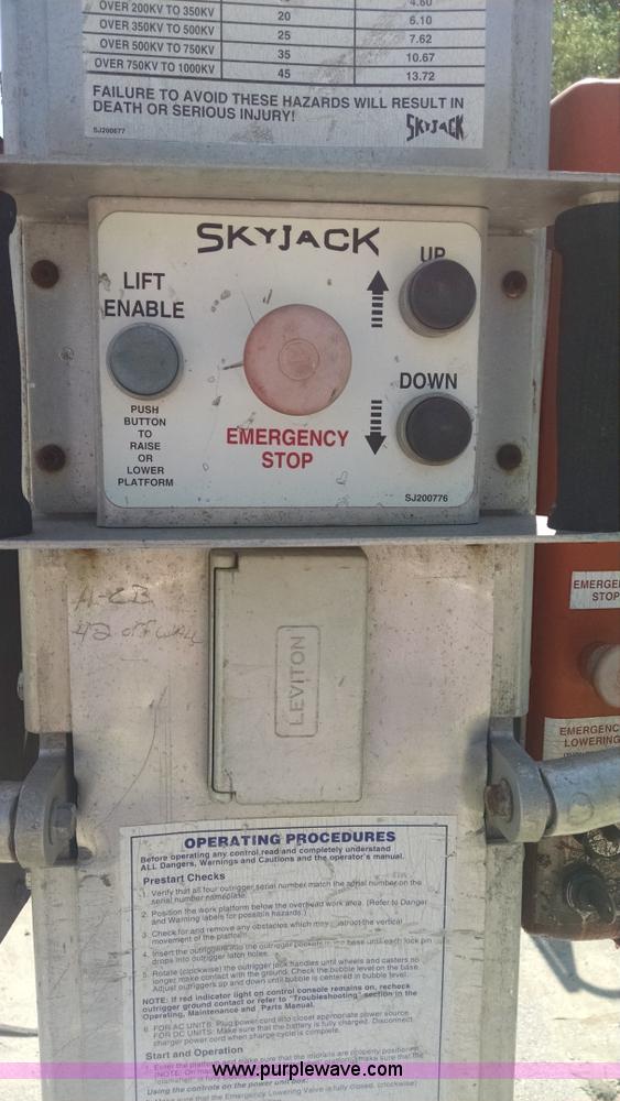 image for item I2807 Sky Jack SJP25 vertical lift