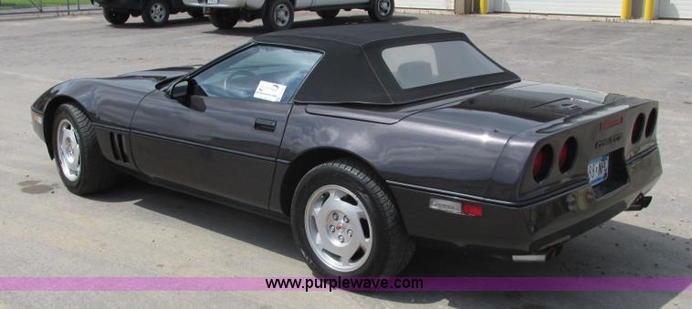 image for item J1760 1988 Chevrolet Corvette convertible