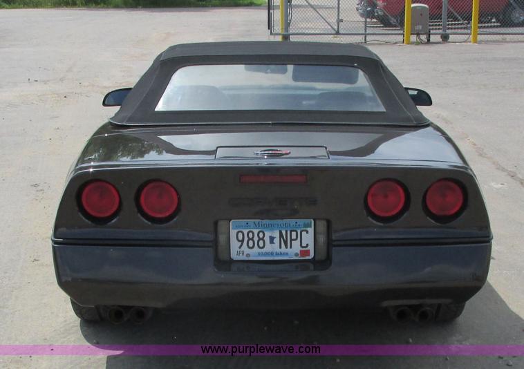 image for item J1760 1988 Chevrolet Corvette convertible