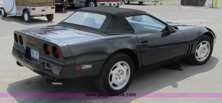 image for item J1760 1988 Chevrolet Corvette convertible