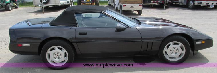 image for item J1760 1988 Chevrolet Corvette convertible