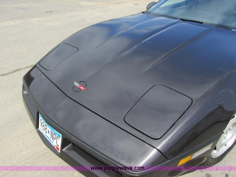 image for item J1760 1988 Chevrolet Corvette convertible