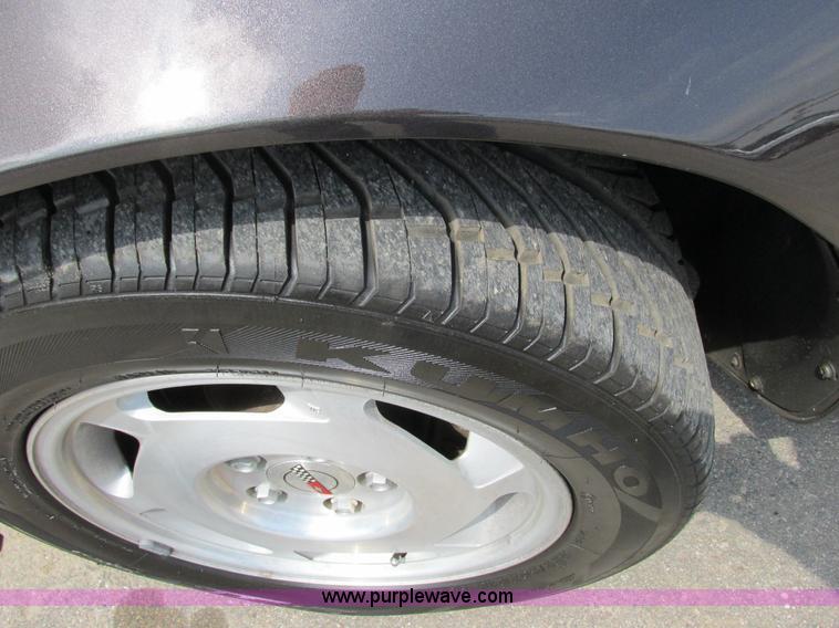 image for item J1760 1988 Chevrolet Corvette convertible