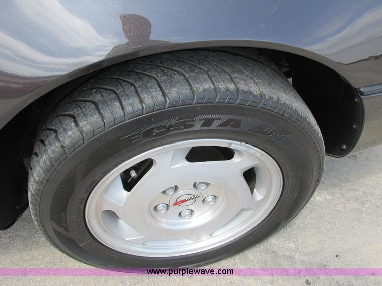 image for item J1760 1988 Chevrolet Corvette convertible