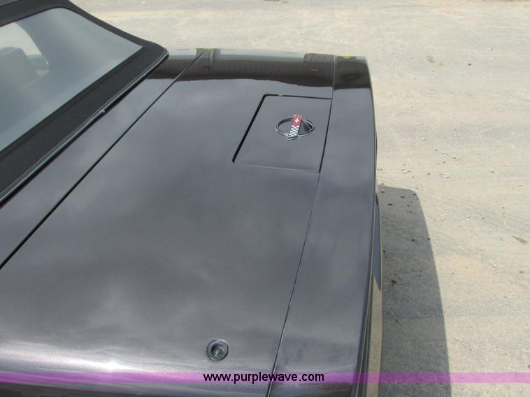 image for item J1760 1988 Chevrolet Corvette convertible