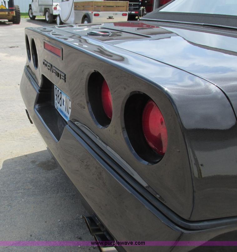 image for item J1760 1988 Chevrolet Corvette convertible