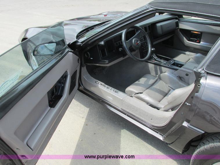 image for item J1760 1988 Chevrolet Corvette convertible