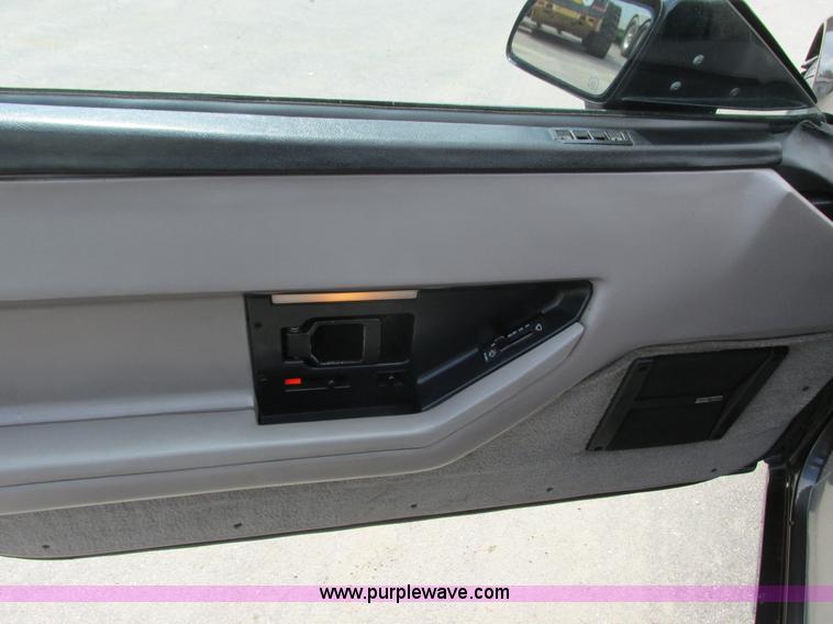 image for item J1760 1988 Chevrolet Corvette convertible