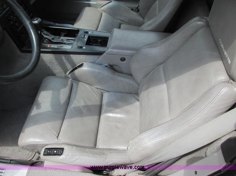 image for item J1760 1988 Chevrolet Corvette convertible