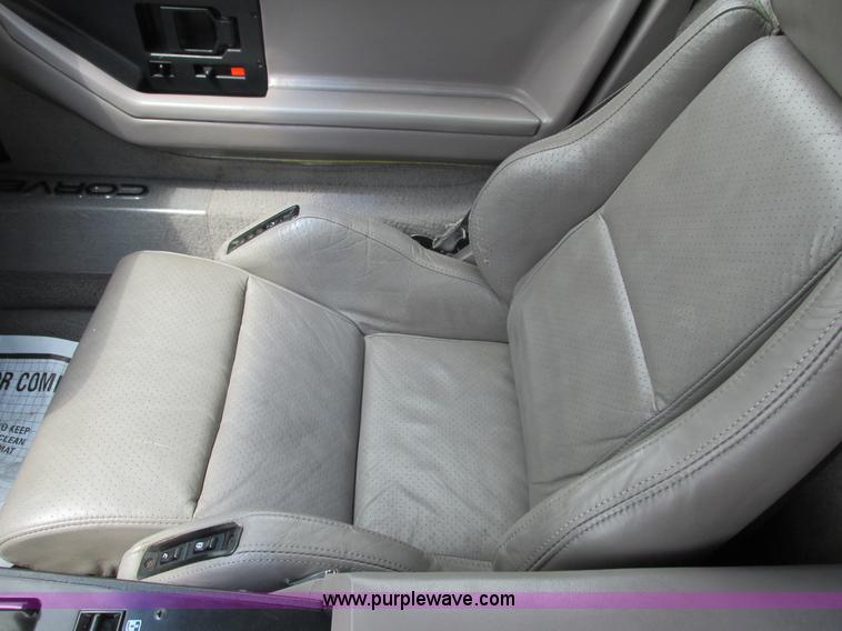 image for item J1760 1988 Chevrolet Corvette convertible