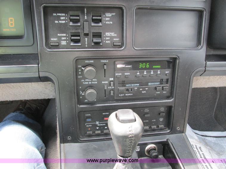 image for item J1760 1988 Chevrolet Corvette convertible