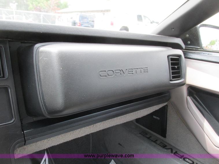 image for item J1760 1988 Chevrolet Corvette convertible