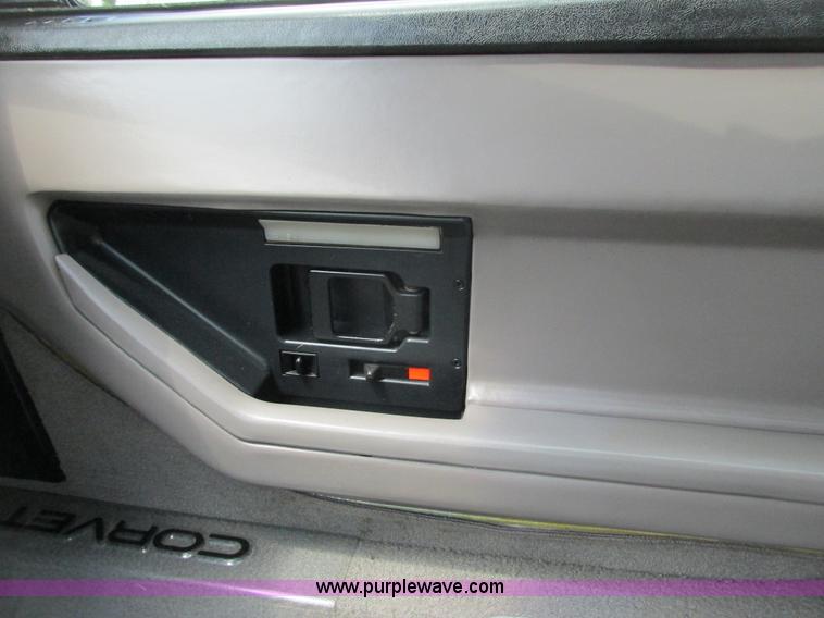 image for item J1760 1988 Chevrolet Corvette convertible