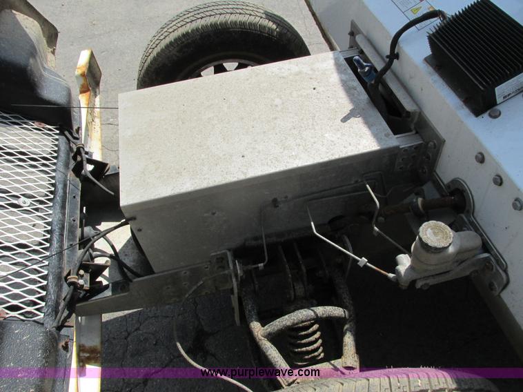 image for item J1762 2009 E-Ride Industries electric utility cart