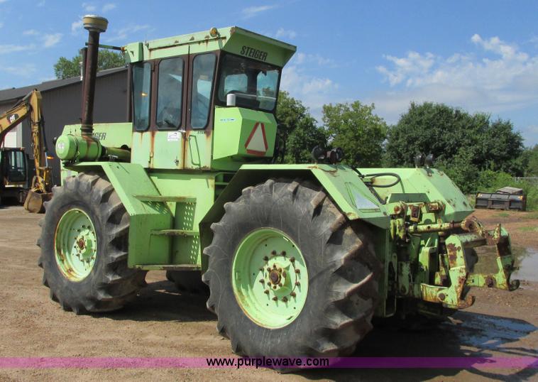 image for item J1764 1974 Steiger Bearcat II 4WD tractor