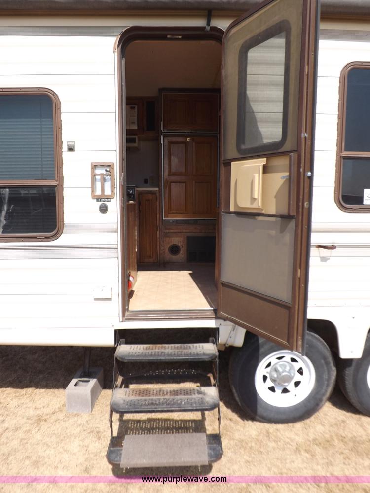 image for item J6940 1988 Ex-Cel Knoble Esquire camper