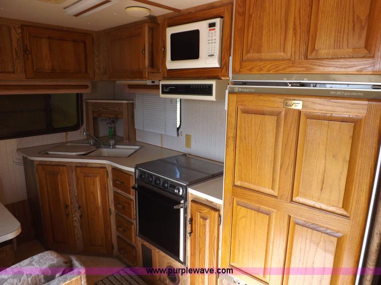 image for item J6940 1988 Ex-Cel Knoble Esquire camper