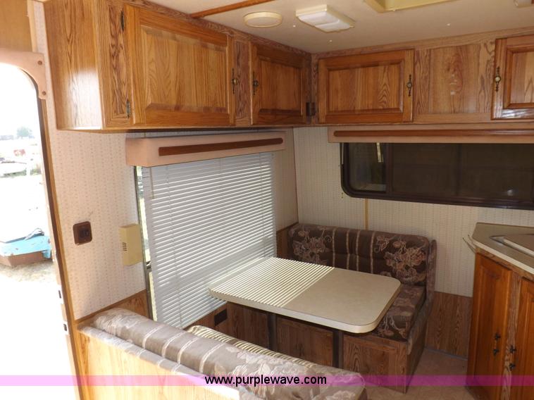 image for item J6940 1988 Ex-Cel Knoble Esquire camper