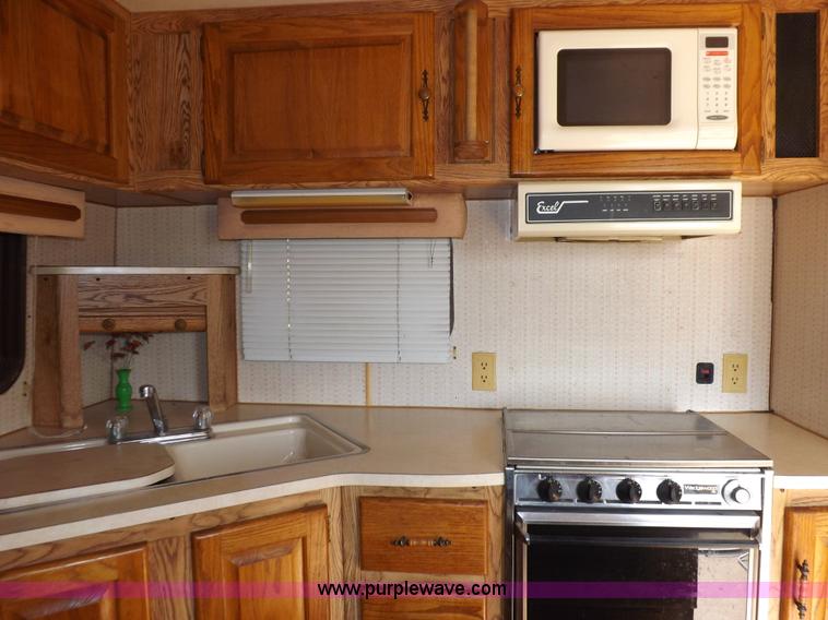 image for item J6940 1988 Ex-Cel Knoble Esquire camper