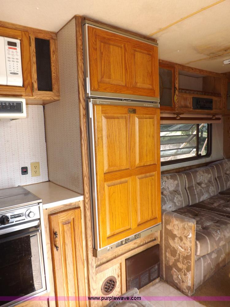 image for item J6940 1988 Ex-Cel Knoble Esquire camper