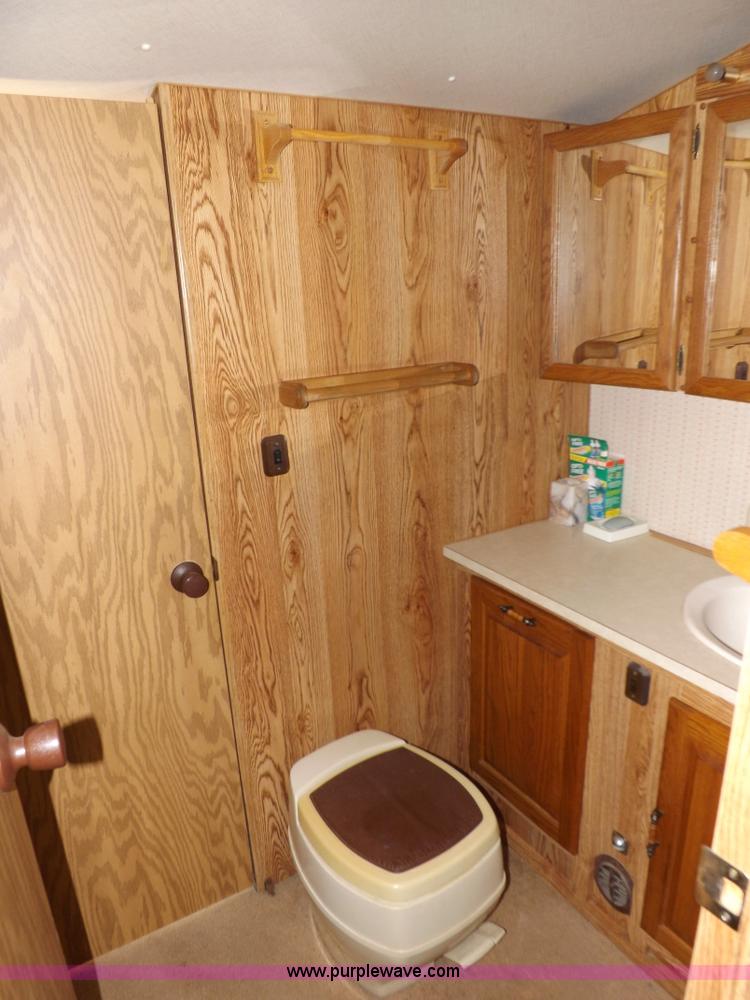 image for item J6940 1988 Ex-Cel Knoble Esquire camper