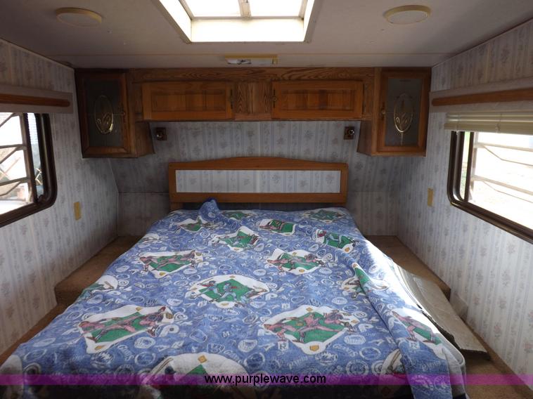 image for item J6940 1988 Ex-Cel Knoble Esquire camper