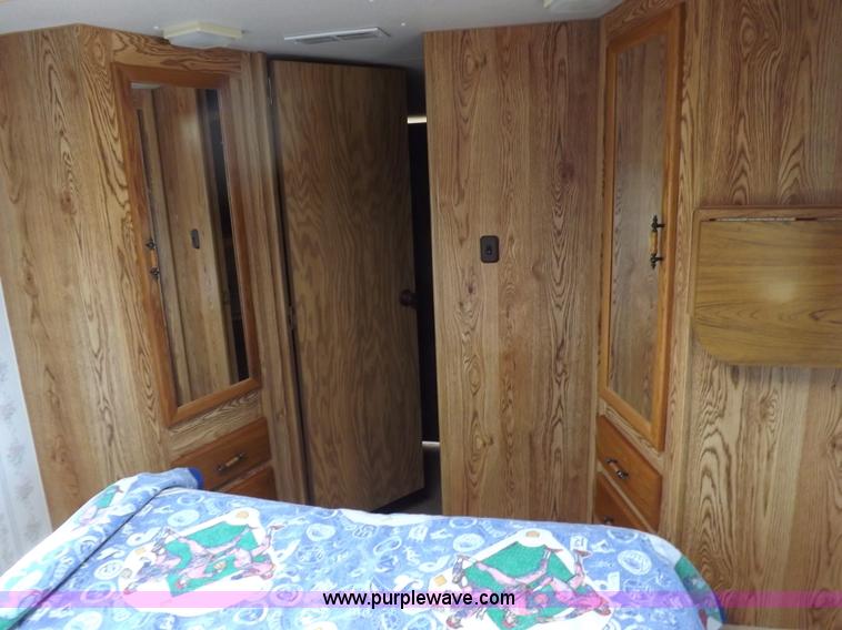 image for item J6940 1988 Ex-Cel Knoble Esquire camper