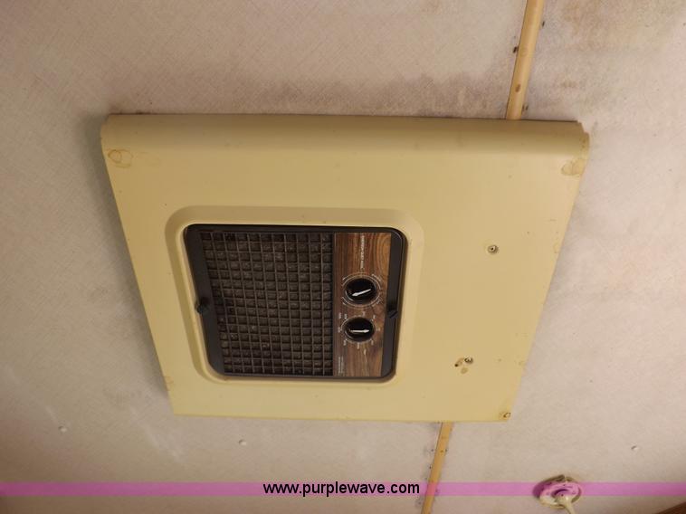 image for item J6940 1988 Ex-Cel Knoble Esquire camper