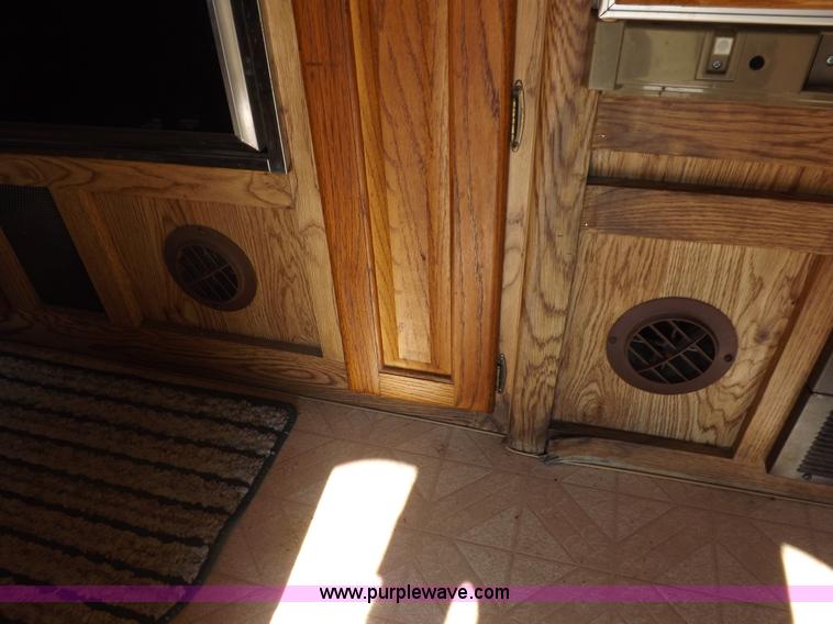 image for item J6940 1988 Ex-Cel Knoble Esquire camper