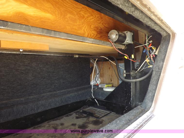 image for item J6940 1988 Ex-Cel Knoble Esquire camper