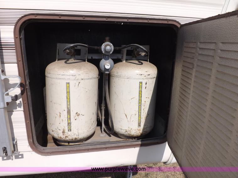 image for item J6940 1988 Ex-Cel Knoble Esquire camper