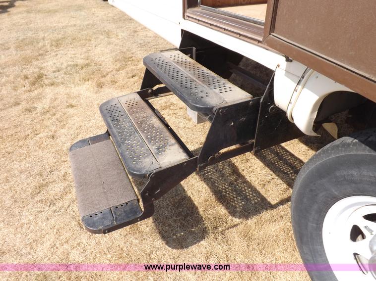 image for item J6940 1988 Ex-Cel Knoble Esquire camper