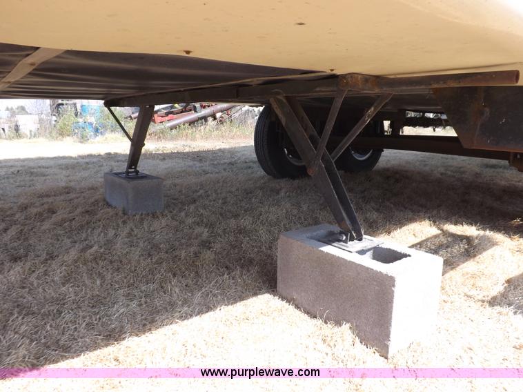 image for item J6940 1988 Ex-Cel Knoble Esquire camper