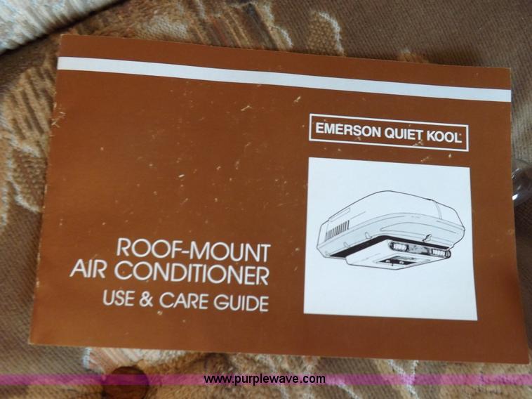 image for item J6940 1988 Ex-Cel Knoble Esquire camper