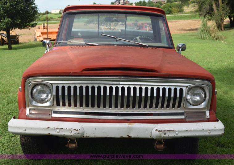 image for item J7878 1974 Jeep J10 pickup truck