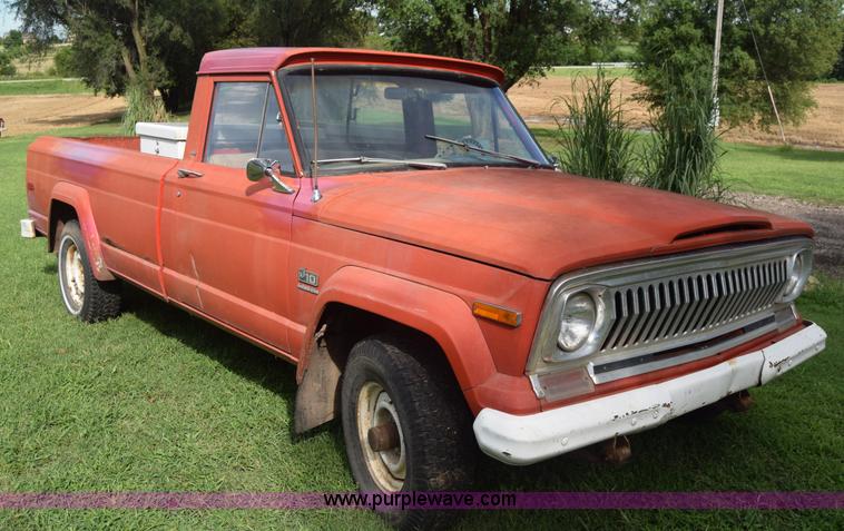 image for item J7878 1974 Jeep J10 pickup truck