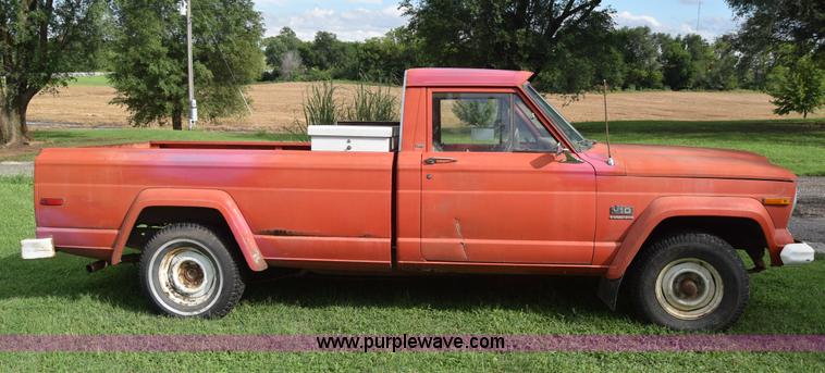 image for item J7878 1974 Jeep J10 pickup truck
