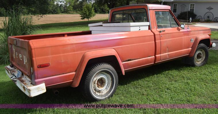 image for item J7878 1974 Jeep J10 pickup truck
